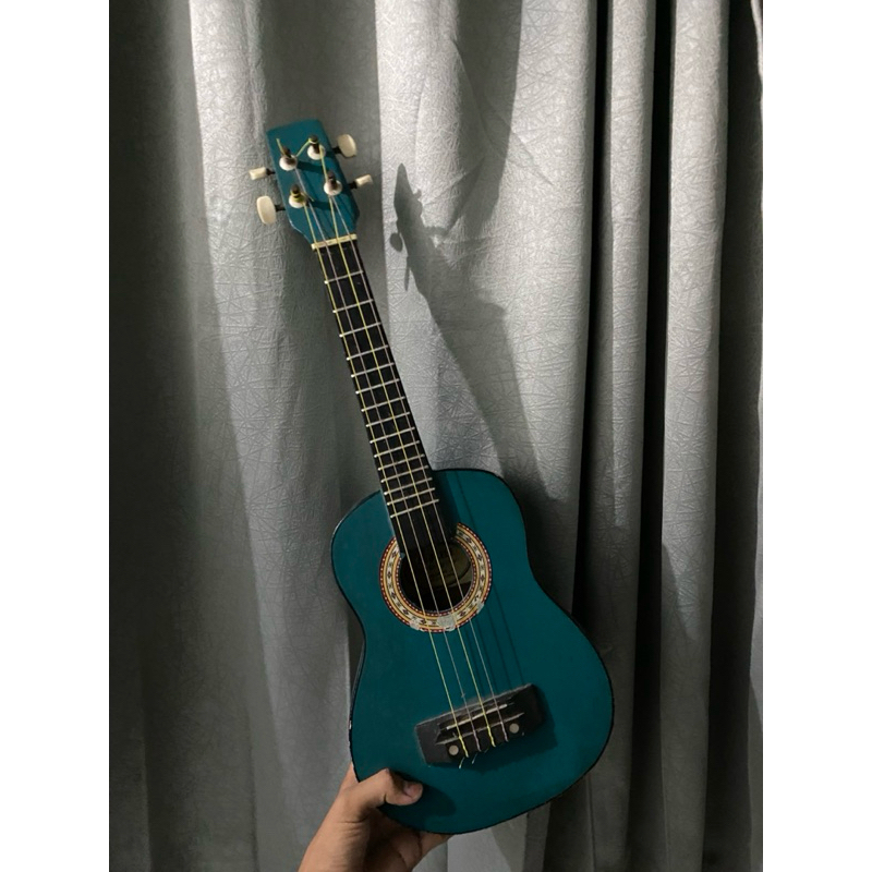 PRELOVED UKULELE
