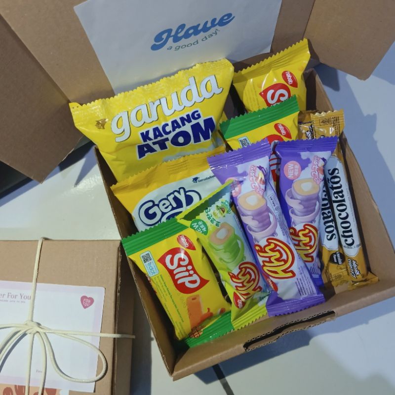 

[PO ± 7 Hari) Gift Box Snack Saja Tanpa Minuman | Gift Box Murah