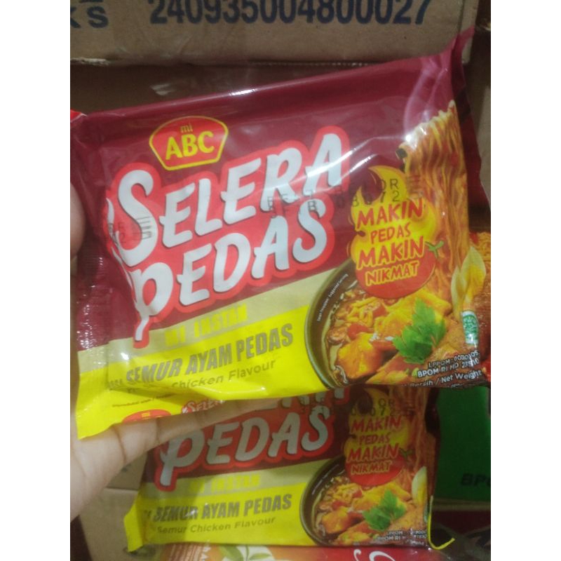 

mie selera pedas rasa semur ayam pedas