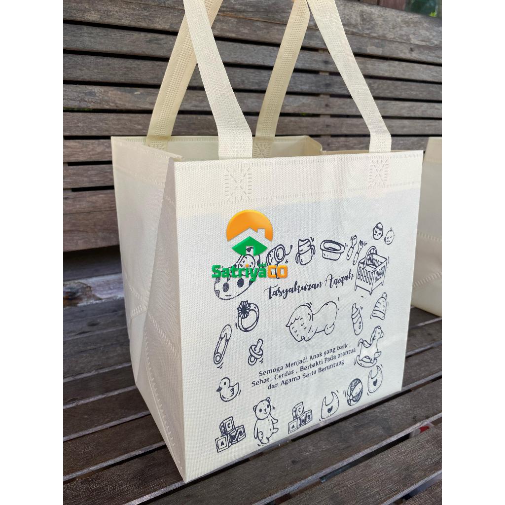 

Tas Aqiqah Nasi Kotak Free Custom Desain Sablon Ukuran 22*22*25 Tas Souvenir Dos Berkat