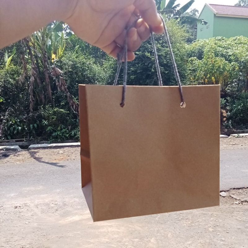 

paper bag R3 ukuran 17×12×15 CM (PAKET 12 PCS) Tas kertas/Tas sovenir/Tas kado