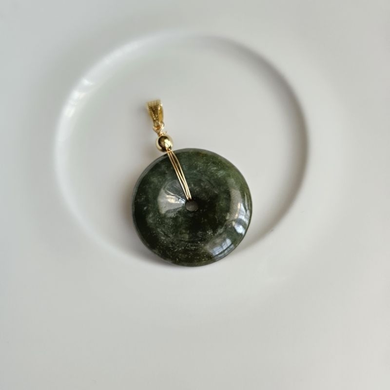 liontin giok burma hijau gelap donat (tanpa tali)