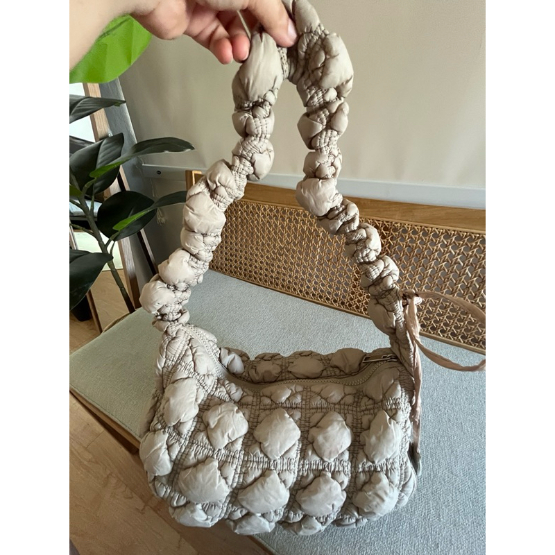 preloved carlyn look a like