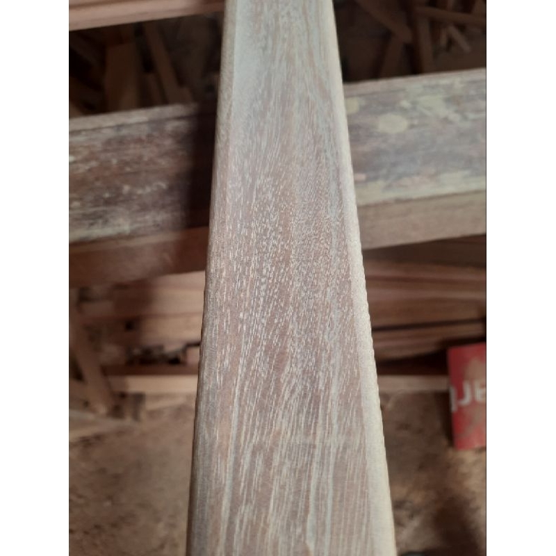 Kayu Meranti oven 4 cm x 10 cm x panjang 67,5 cm serut