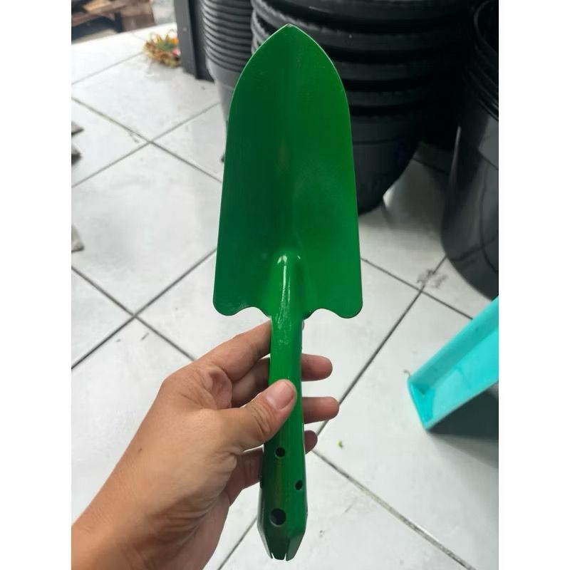 SEKOP BESI TANAMAN