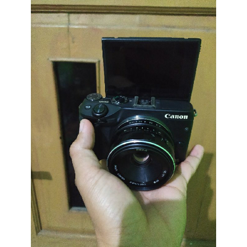 Canon M3 mirrorless layar sentuh flip dan wifi plus lensa fix
