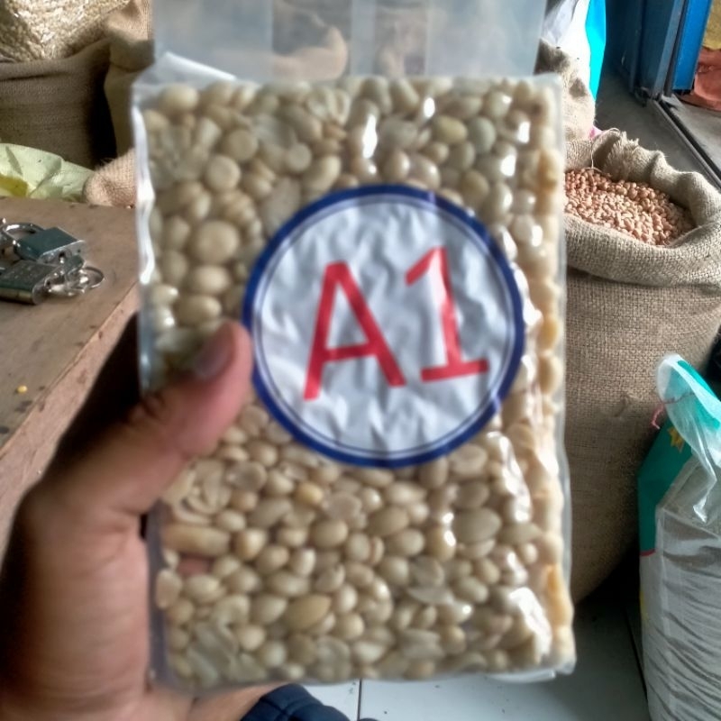 

Kacang kupas mentah packingan 1kg
