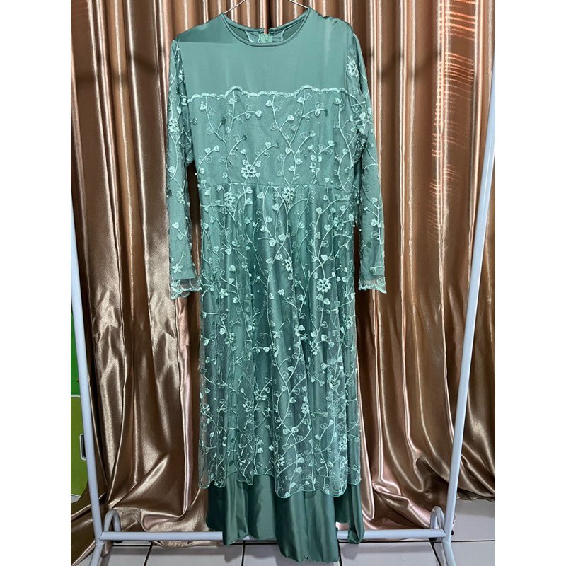 Dress Kondangan Hijau Sage Preloved