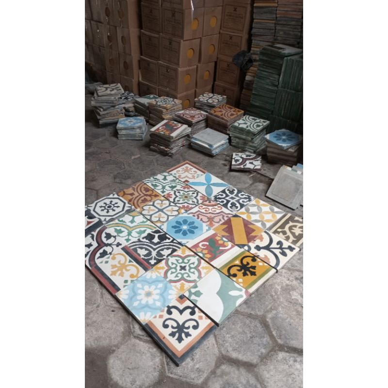 Tegel Lantai Ubin Motif Mix Random Sudah Poles Kinclong Khusus Eceran & Partai Besar