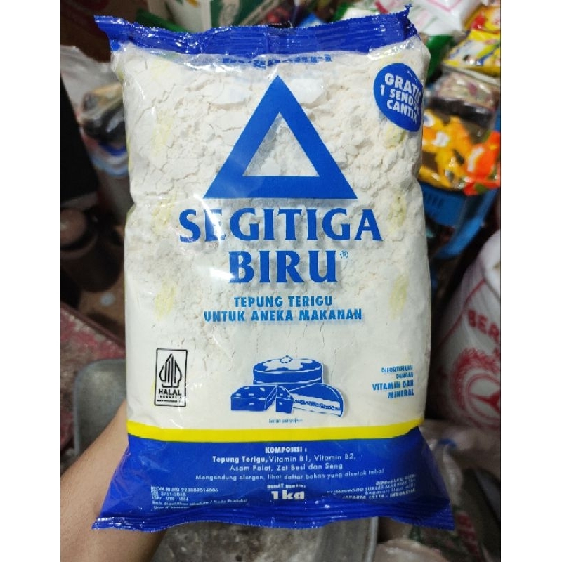 

Tepung Terigu Cap Segitiga Biru Kemasan Bening 1kg Serbaguna