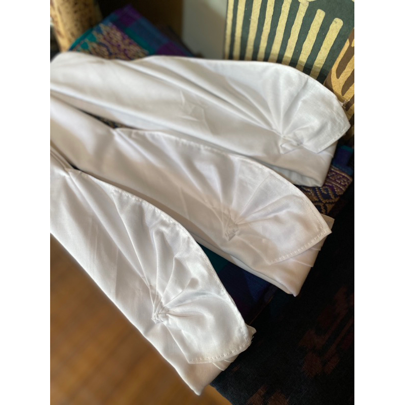 udeng putih setengah jadi jangar rimpit