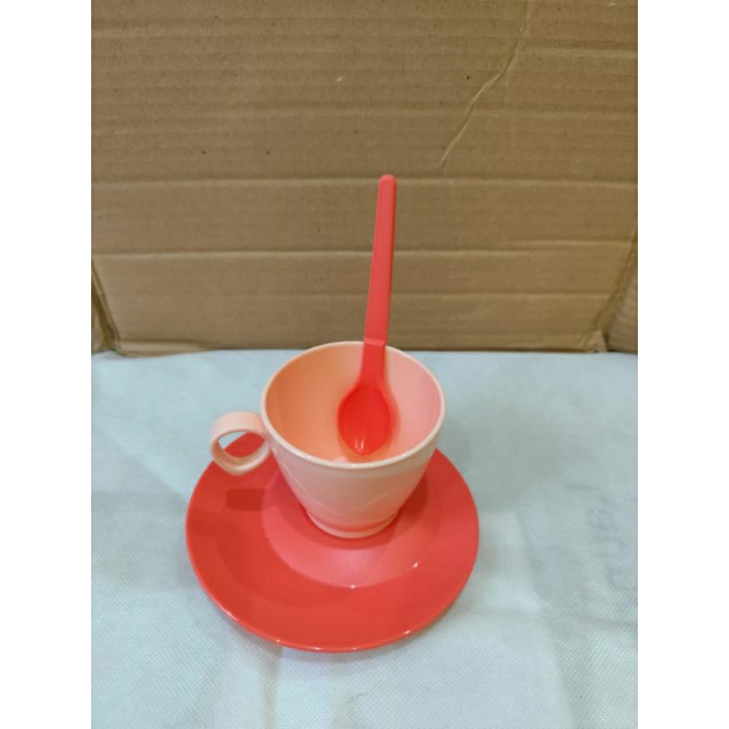 Moment cup Tupperware