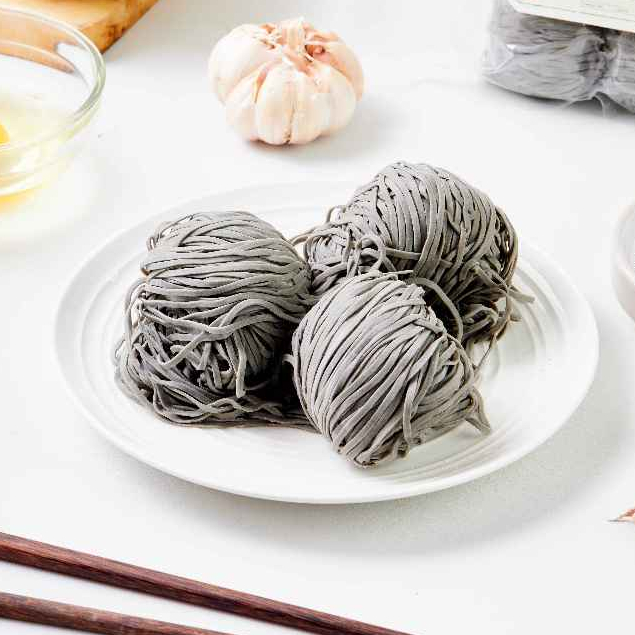 

PREORDER YEN Mie Basah Hitam Kiloan Arang Bambu Jepang - Mie telur Mentah Hitam