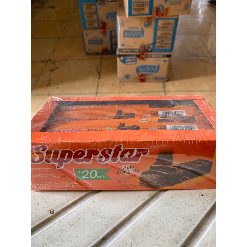 

Superstar Wafer Salut Cokelat 250 g Isi 20 pcs