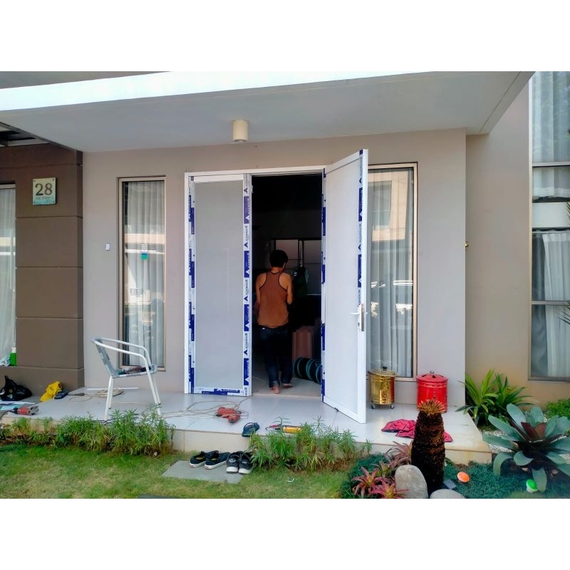 Pintu Swing Kaca Aluminium Dua Daun