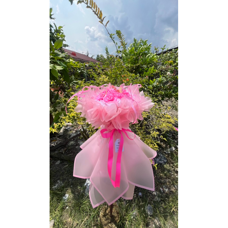 

Round Buket bunga pita satin 10 tangkai