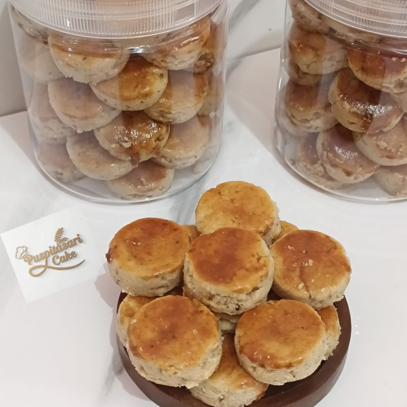 

Kue Kering Spesial Kue Kacang Jadul Lumer Toples 600ml Beli 1 Toples gratis 1 pouch Kue Cokelat Ceria