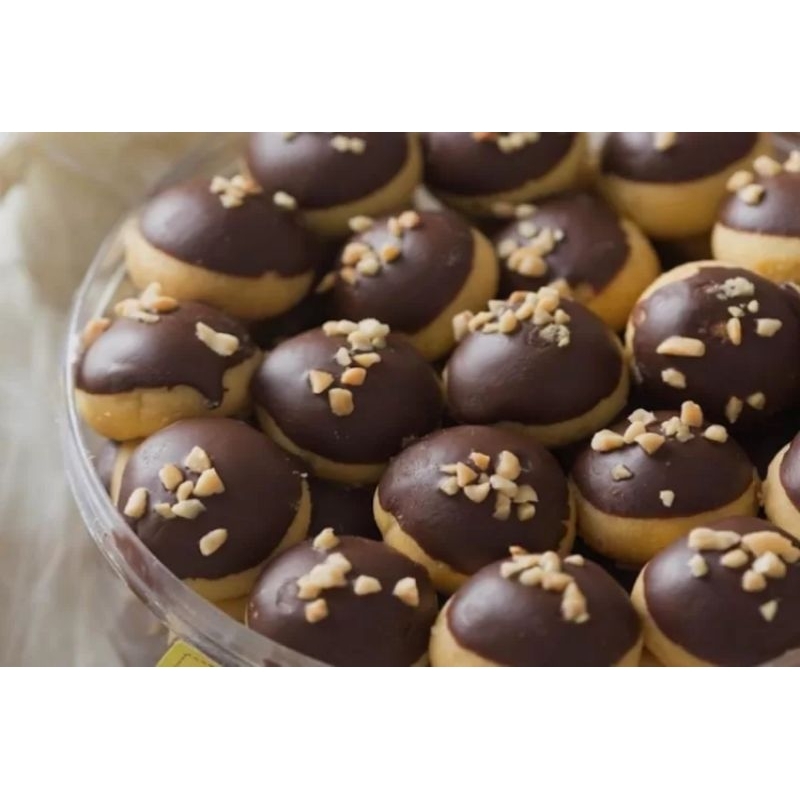 

Nastar Toping Coklat Mama Harezz - Toples 500 gram - Kue Lebaran - Cemilan - Kue Parcel