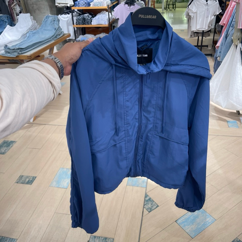 Jaket Parasut PULL&BEAR Women Jastip (jasa titip)