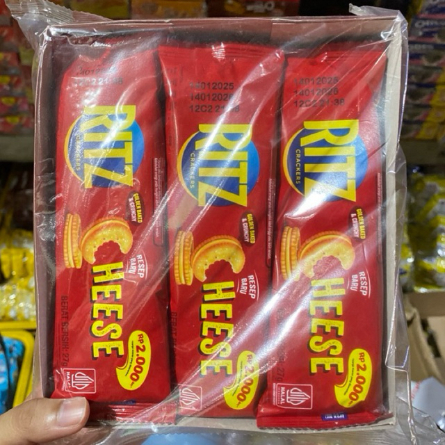 

Ritz Sandwich Biskuit Rasa Keju Crackers Sandwich Cheese 1 Box isi 12pcs @27gr