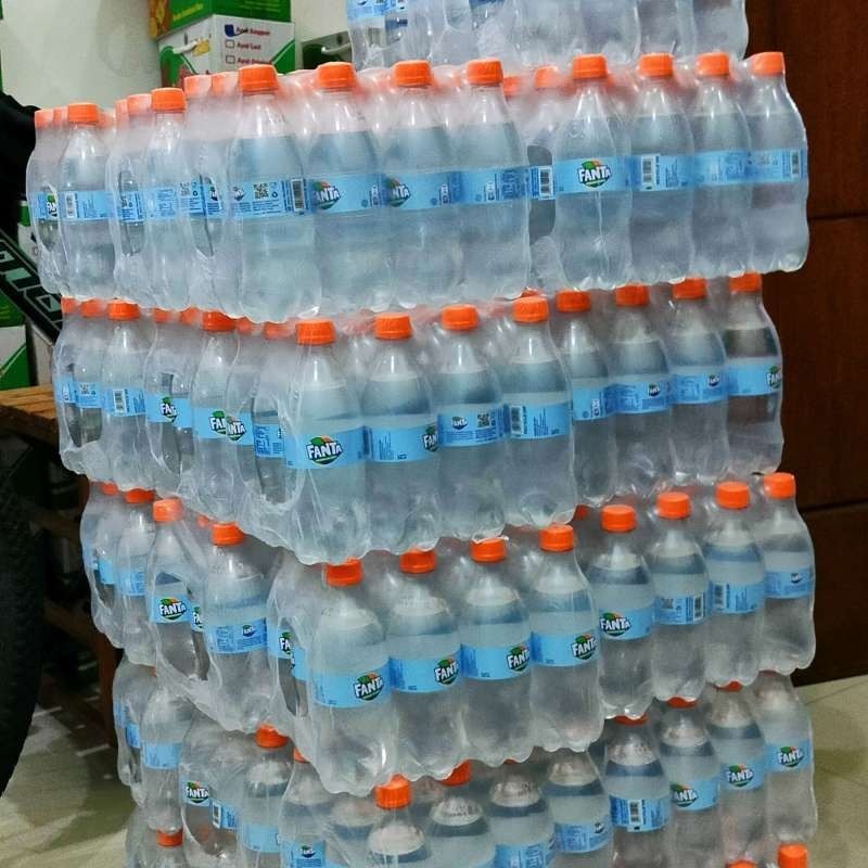 

FANTA SODA 250ML X 12 =DUS KEMASAN BOTOL PET/BOTOL PLASTIK, CAMPURAN MINUMAN BERSODA