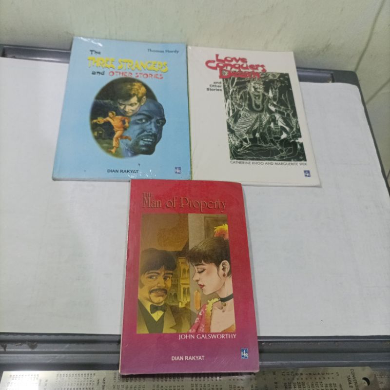 novel bahasa Inggris penerbit Dian rakyat The Three Strangers and other Stories (Thomas Hardy), love