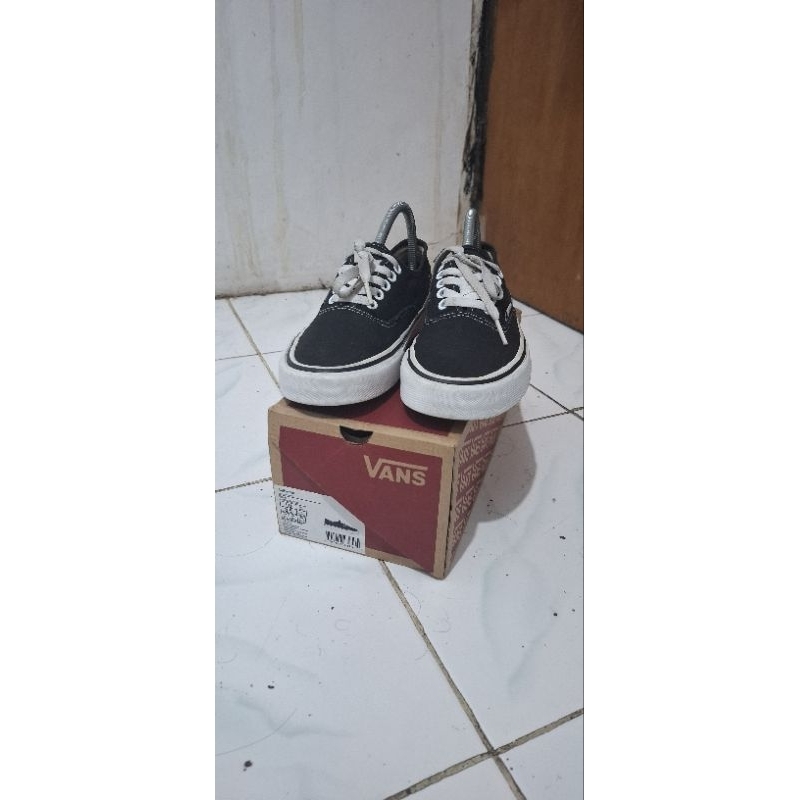 Vans Authentic B&W Size 39 Second Resmi PT Navya