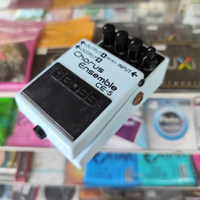 Boss CE 5 Chorus Ensamble, Efek gitar , Pink Lable ( Sirkuit PCB Analog), Vintage