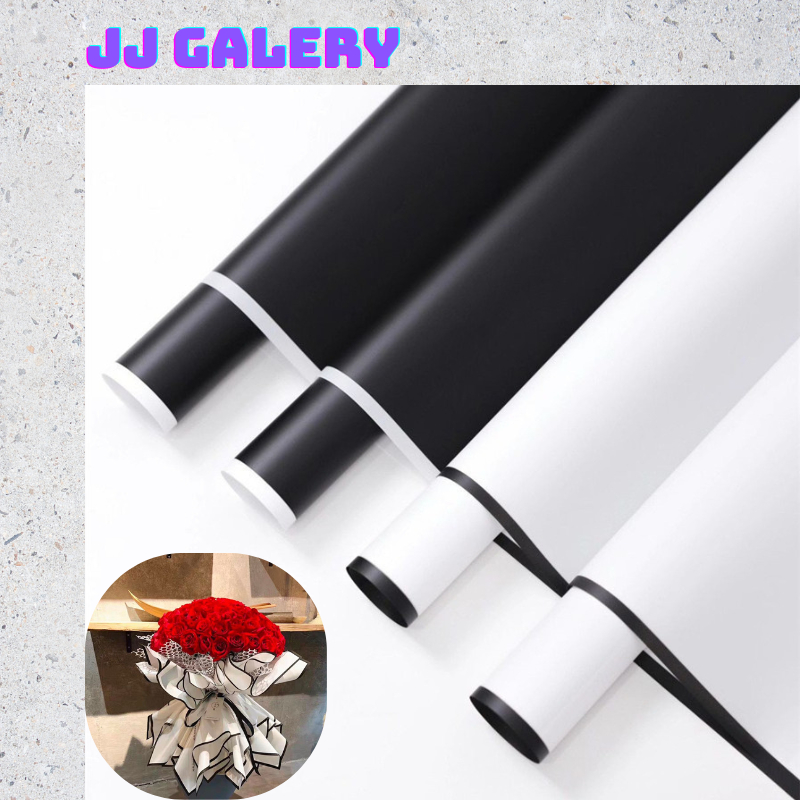 

Isi 20 LEMBAR Kertas Bunga Buket Flower Wrapping Black White Cellophane Paper List Hitam Putih KB006