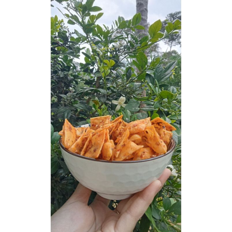 

Kripik pangsit manis pedas daun jeruk 100gram