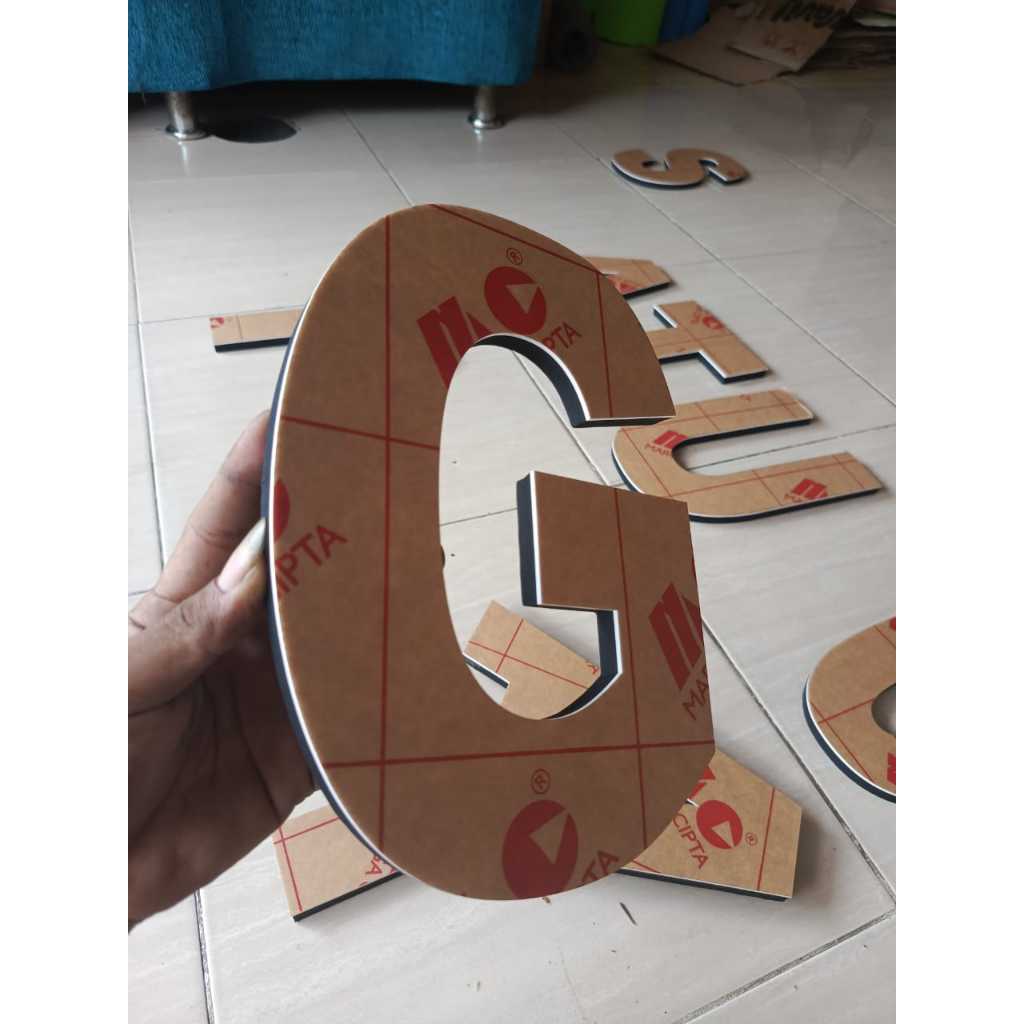 Costum Huruf Timbul Akrilik 2mm  Lapis Spon Eva Tinggi 10cm