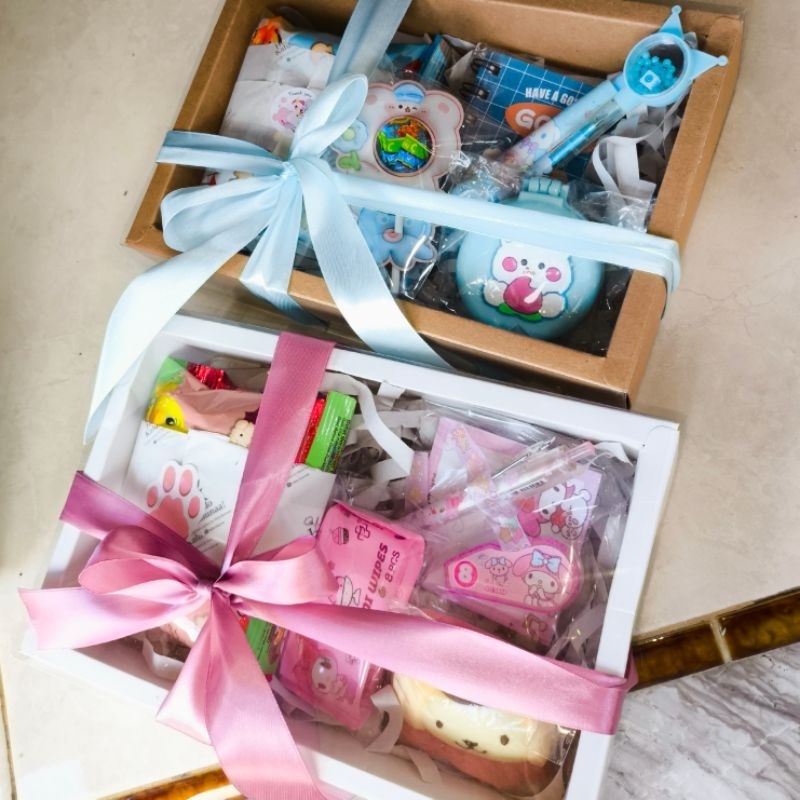 

Birthday gift / kado / gift box / karakter / Sanrio / stationery / aksesoris / snack / hadiah guru teman kelulusan wisuda gift hampers