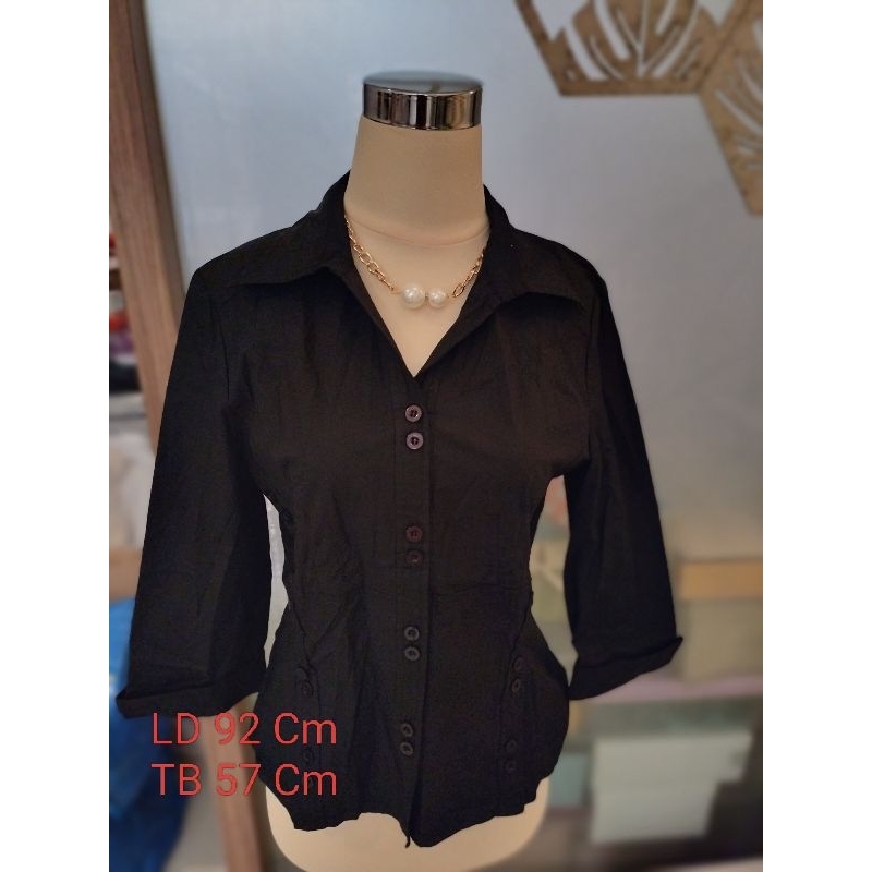 Kemeja Wanita Hitam Kancing
