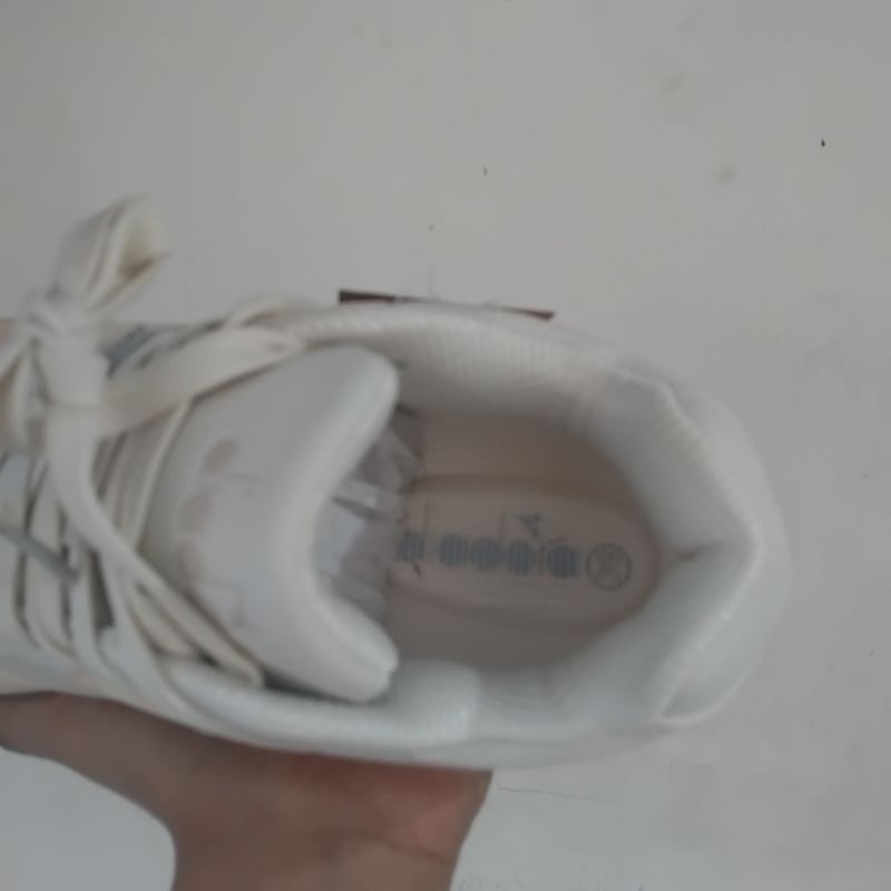 Hot Product Hot Deals Diadora Hoshie Beige Bulutangkis Sepatu Tennis Badminton Padel Wanita Cewek