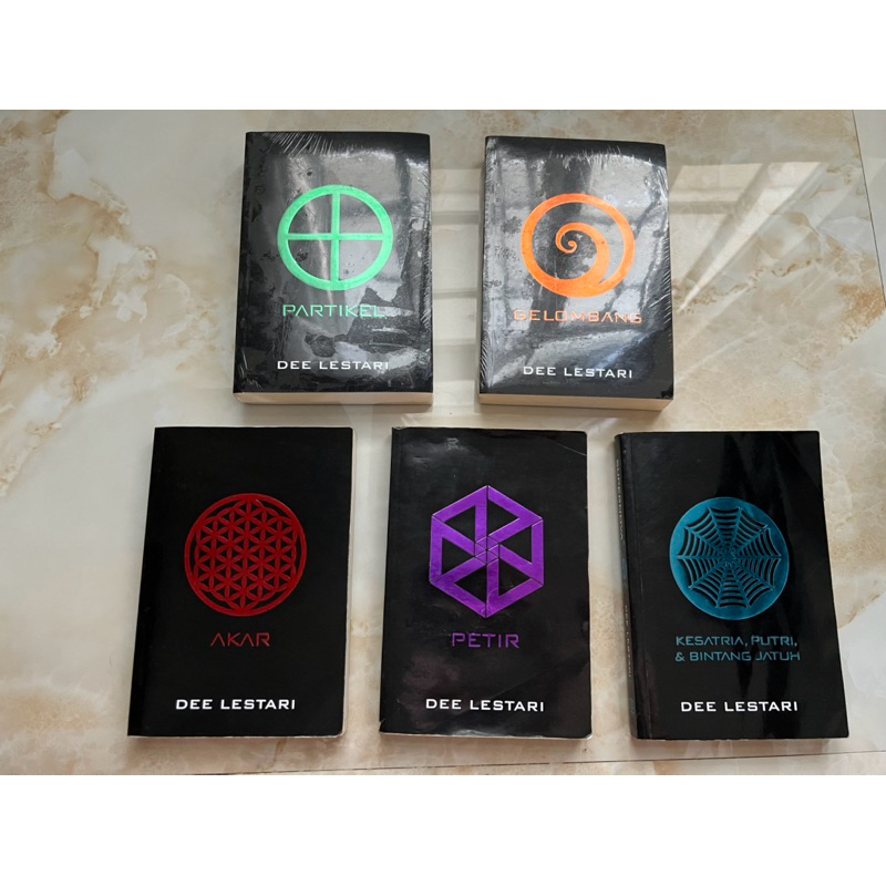 DEE LESTARI PARTIKEL GELOMBANG NEW SEGEL