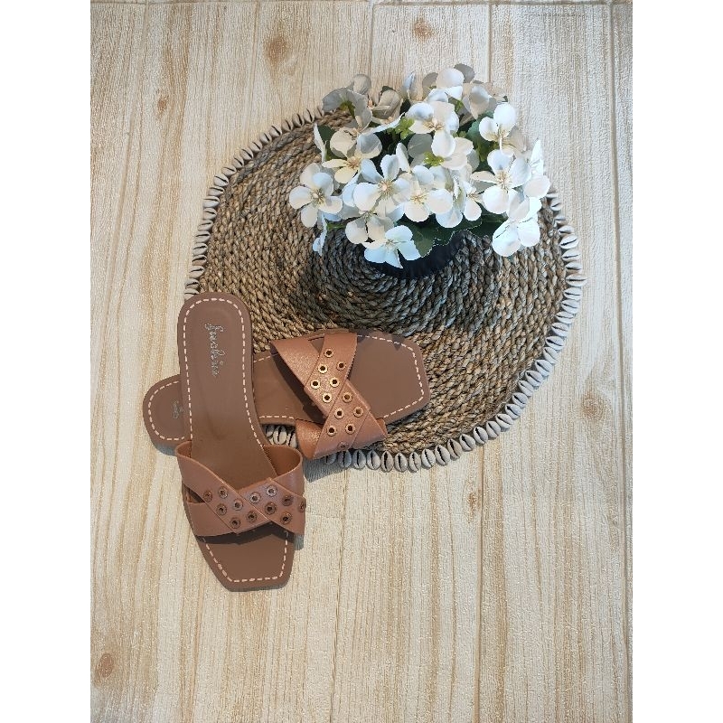 Sandal Slip on wanita kekinian