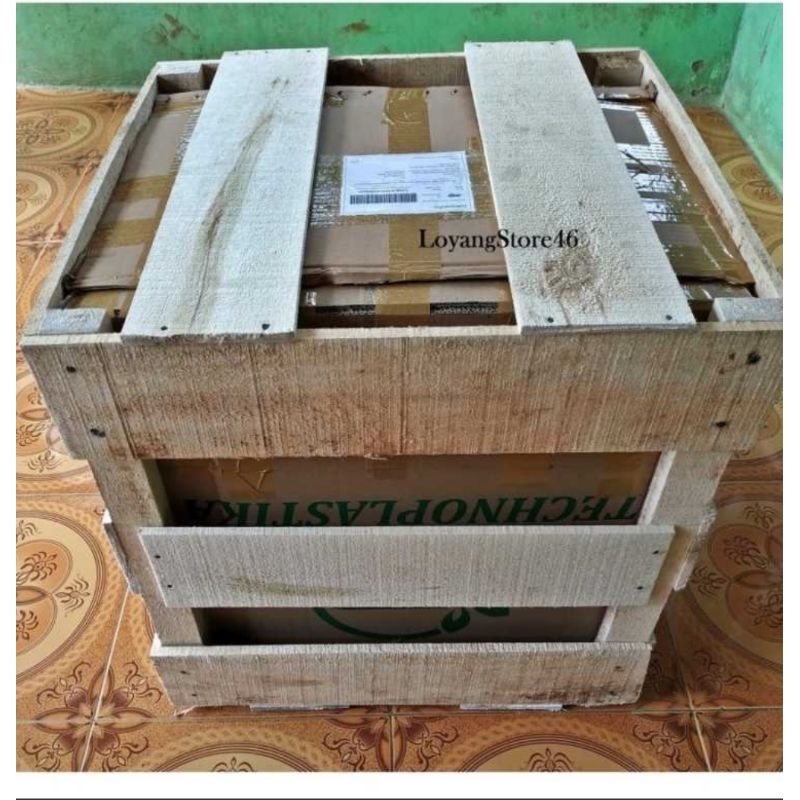 

Packing Kayu Khusus Etalase Kaca/Packing aman