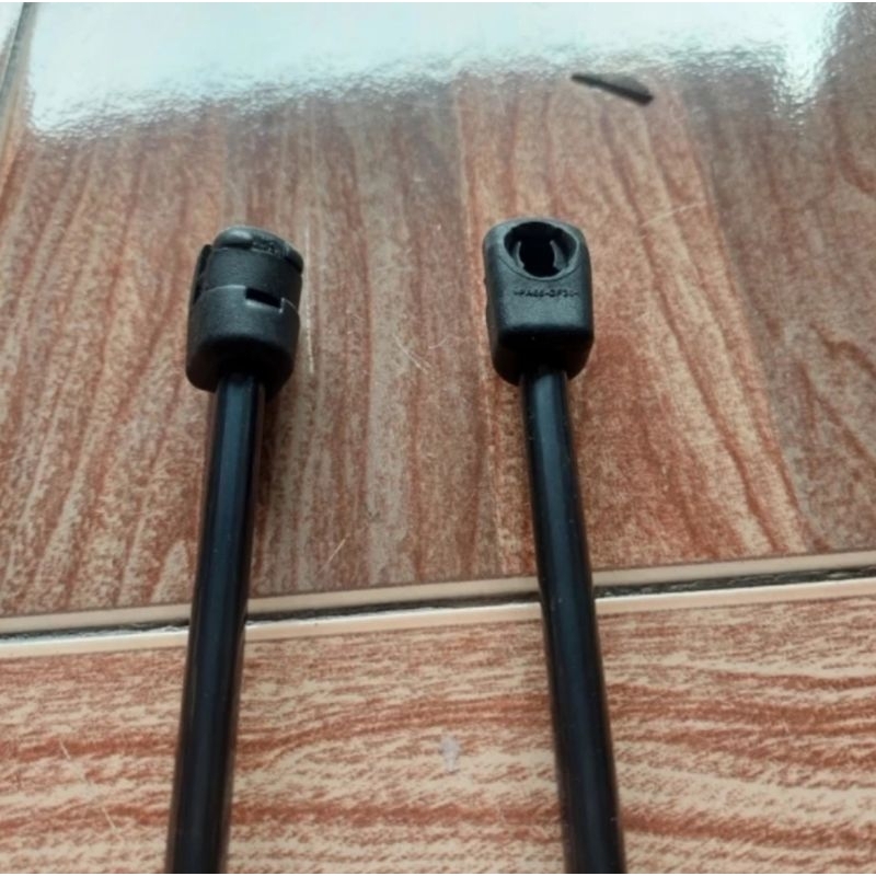 Shock Bagasi Toyota Sienta