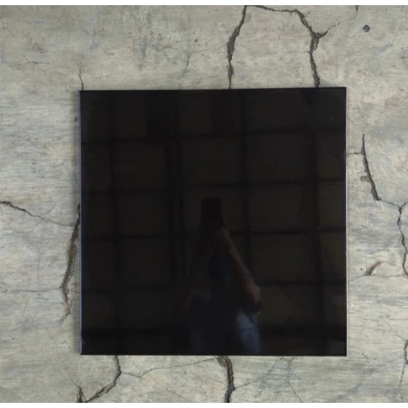 KERAMIK 50X50 HITAM POLOS | GLOSSY