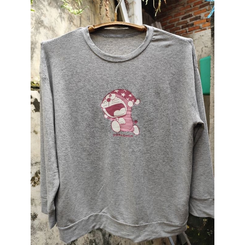 Uniqlo Sweater / Kaos Lengan Panjang Doraemon