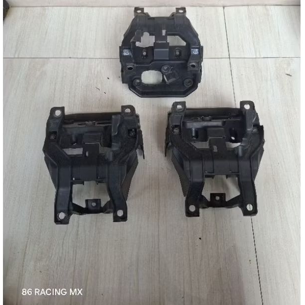 Dudukan batok lampu depan crf 150