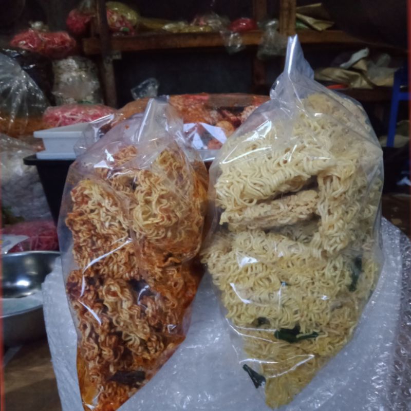 

seblak mie krenyes pedas daun jeruk