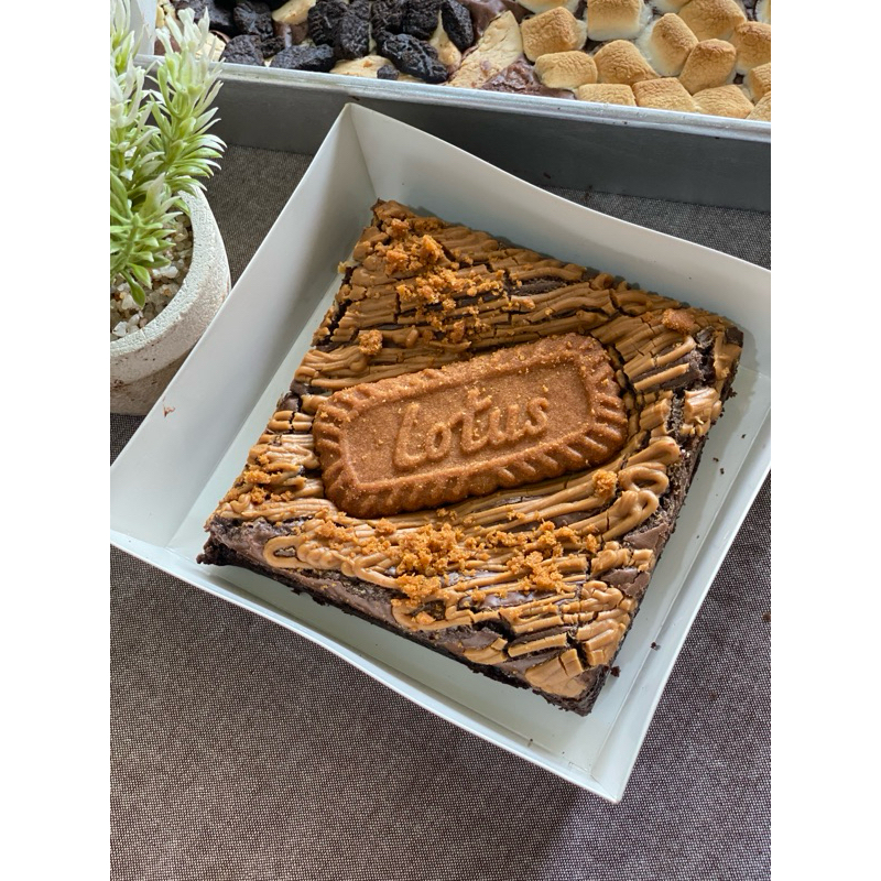 

Fudgy Brownies Lotus Biscoff 10x10cm