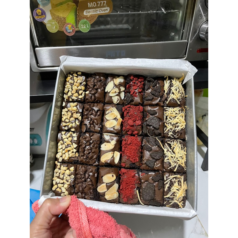 

Fudgy Brownies 18x18 Full topping