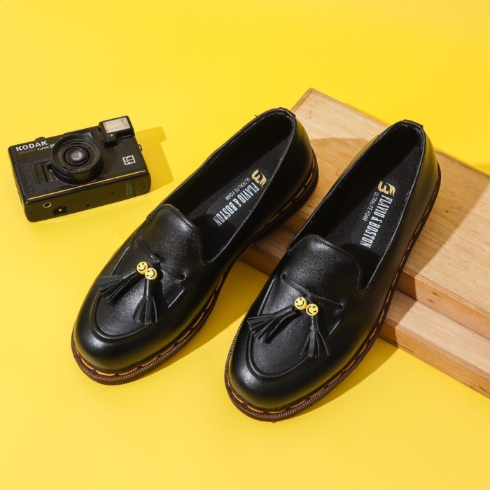 Sepatu Docmart Tassel Loafer Flavio Boston Couple Shoes Sepatu Pria wanita Smile Formal slip-on