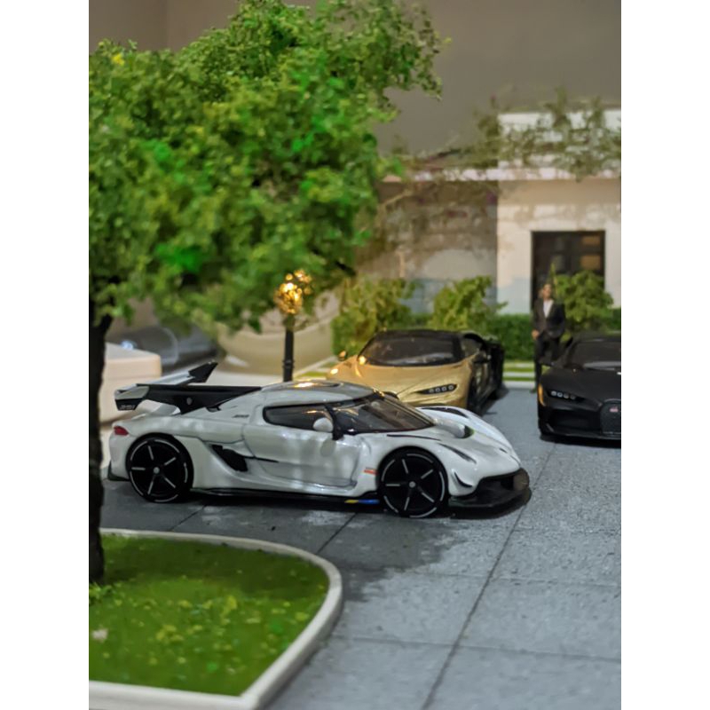 Tarmac Koenigsegg Jesko + Figure mcd