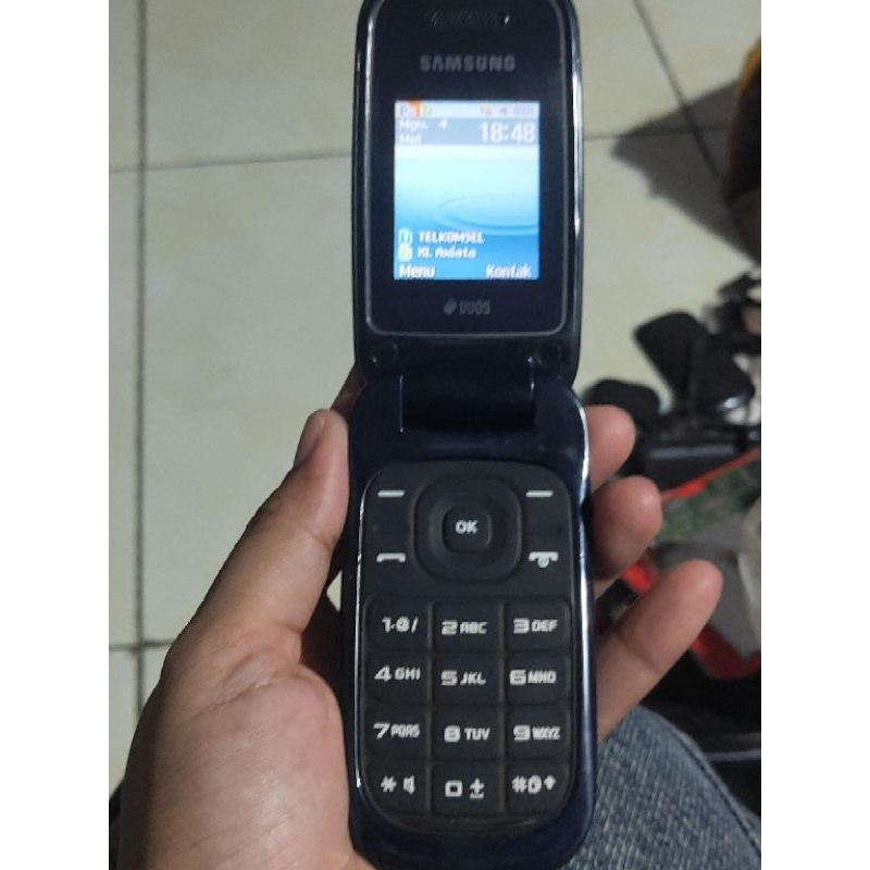 Samsung flip GT E 1272 kesing ori / Samsung lipat E1272 kesing seadanya