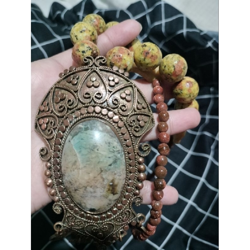 Liontin antik jaman dulu