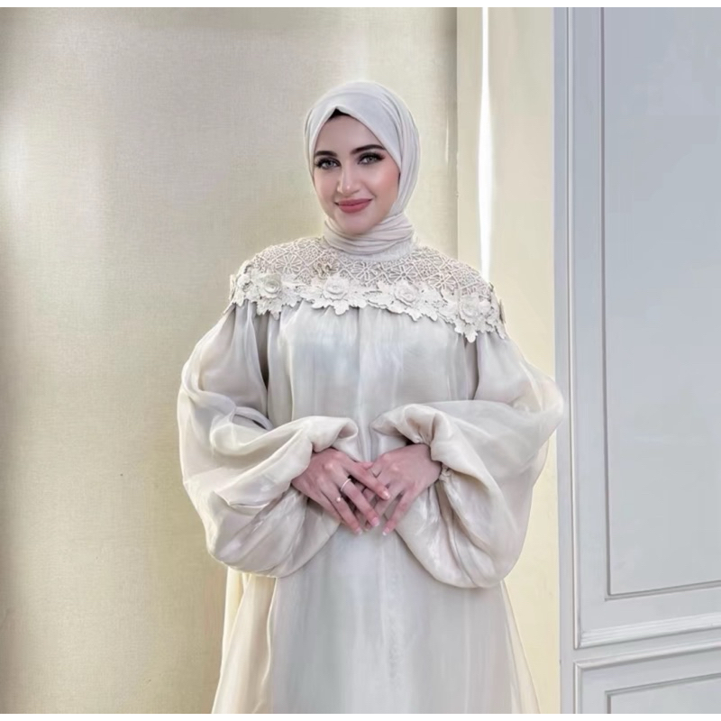 Shellasaukia dress brokat