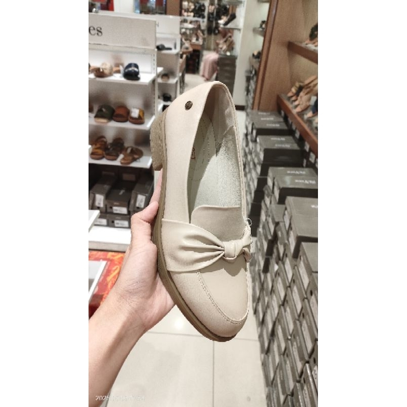 Sepatu Pantofel wanita brand Triset